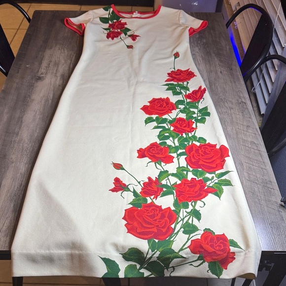 Alfred Shaheen Dresses & Skirts - Vintage 1960/70 Alfred Shaheen Floral Rose Hawaiian Mod Dress in Cream and Red